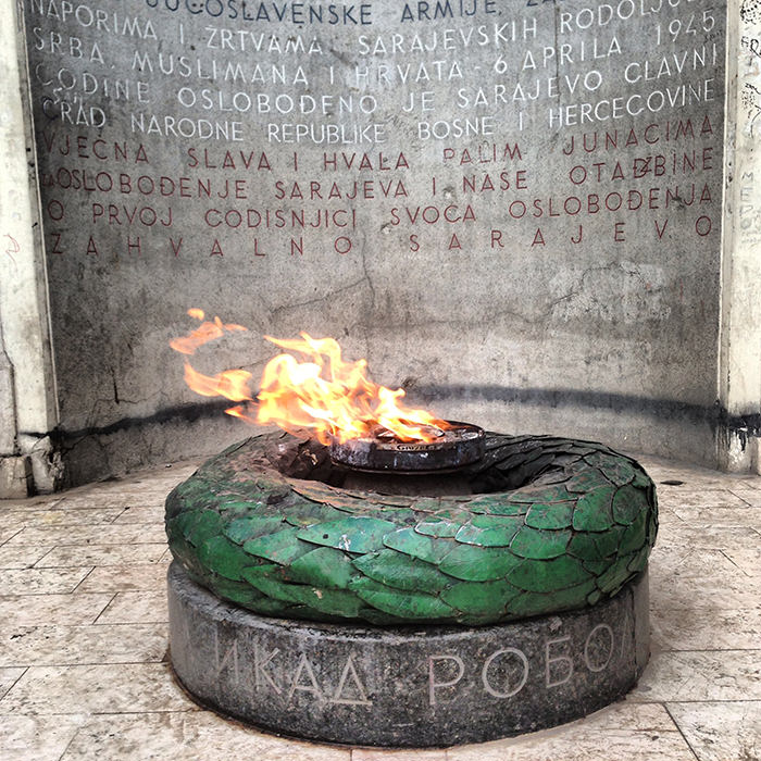 Вечный огонь в Сараево — памятник военным и гражданским лицам